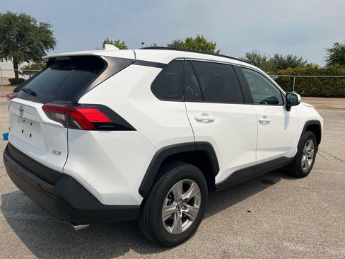 Used 2025 Toyota RAV4 XLE FWD image 4