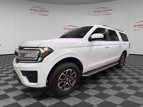 Used 2023 Ford Expedition Max XLT AWD/4WD image 3
