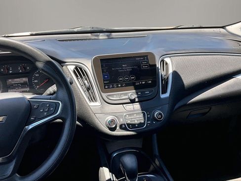 Used 2025 Chevrolet Malibu LT FWD image 9