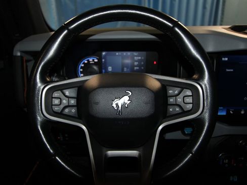 Used 2023 Ford Bronco Badlands image 10