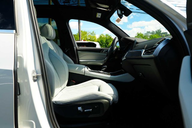 Certified 2023 BMW X5 xDrive40i w/ Climate Comfort Package AWD/4WD image 3