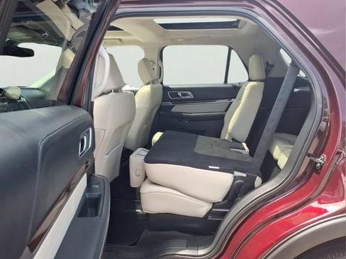 Used 2018 Ford Explorer Platinum AWD/4WD image 10