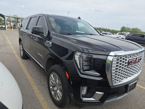 Used 2021 GMC Yukon XL Denali w/ Denali Ultimate Package AWD/4WD image 4