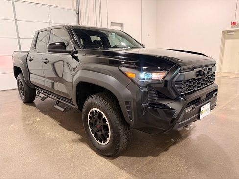 Used 2026 Toyota Tacoma TRD Off-Road AWD/4WD image 3
