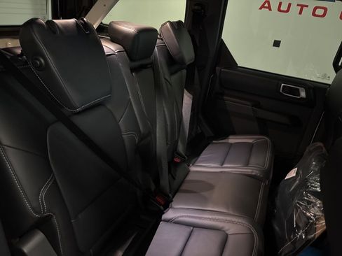 New 2025 Ford Bronco Outer Banks w/ Black Appearance Package image 33