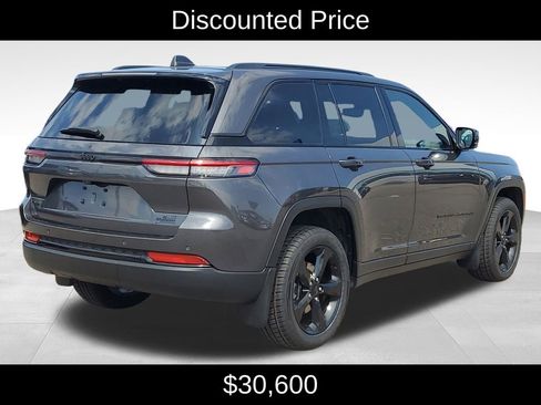 Used 2023 Jeep Grand Cherokee Altitude AWD/4WD image 3