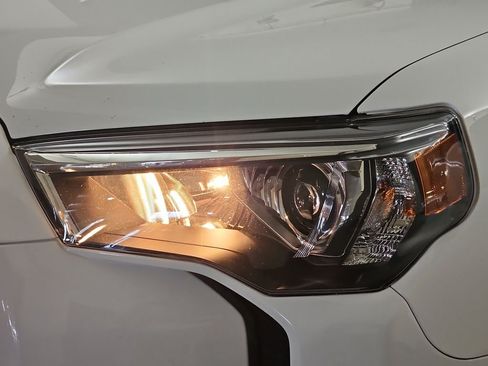 Used 2023 Toyota 4Runner TRD Off-Road Premium w/ Moonroof Package AWD/4WD image 32