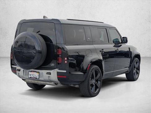 Used 2023 Land Rover Defender 130 SE image 5