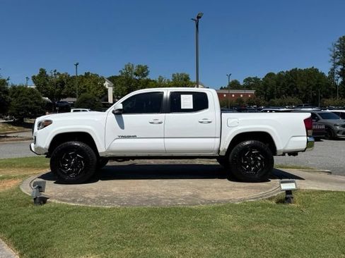 Used 2018 Toyota Tacoma SR5 RWD image 4