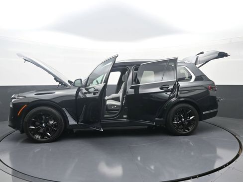 Used 2025 BMW X7 xDrive40i w/ Premium Package image 42