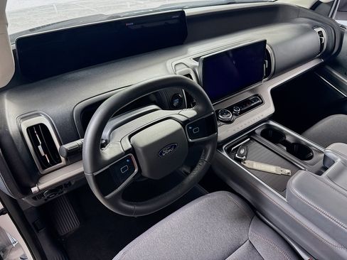 Used 2025 Ford Expedition Active AWD/4WD image 11