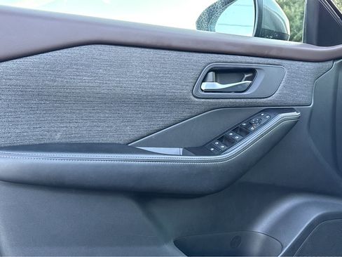 Used 2023 Nissan Rogue SV image 19