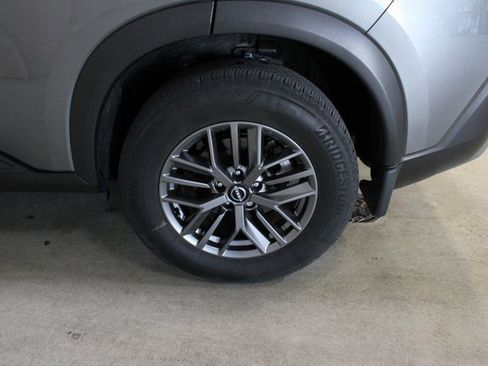 Used 2023 Nissan Rogue S image 9