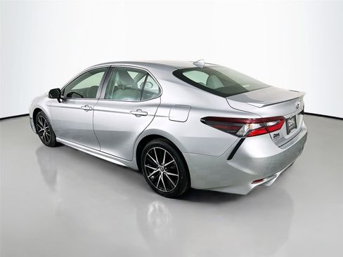 Used 2024 Toyota Camry SE image 5
