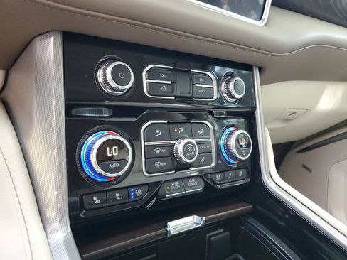 Used 2024 GMC Yukon XL Denali w/ Denali Reserve Package RWD image 22