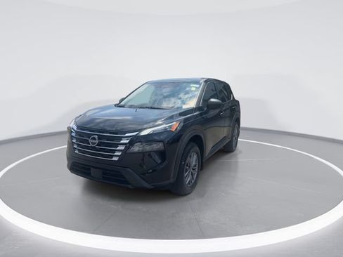 Used 2025 Nissan Rogue S FWD image 3