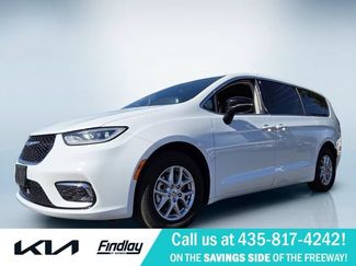 Used 2024 Chrysler Pacifica Touring-L FWD video 1