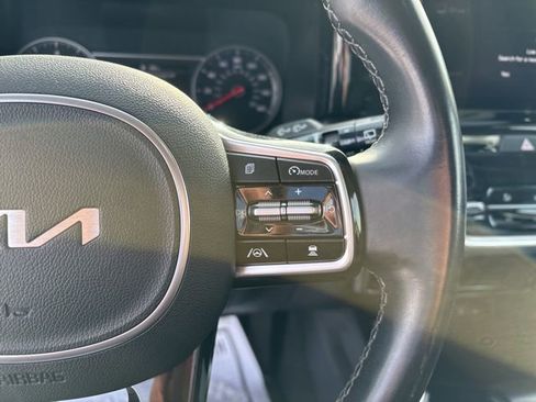 Certified 2022 Kia Sorento SX image 12