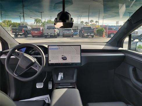 Used 2024 Tesla Model X image 12