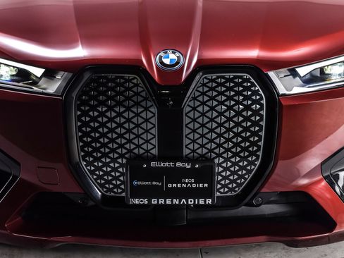 Used 2024 BMW iX xDrive50 w/ Sport Package AWD/4WD image 9
