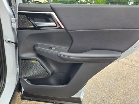 New 2025 Mitsubishi Outlander SE image 9