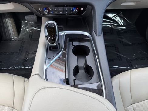 Used 2020 Buick Enclave Premium w/ Sun and Sites Package FWD image 15