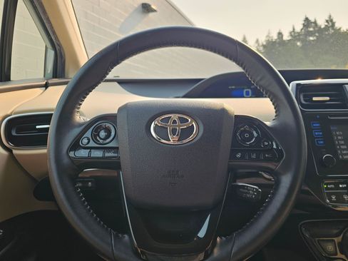 Used 2019 Toyota Prius XLE AWD/4WD image 25
