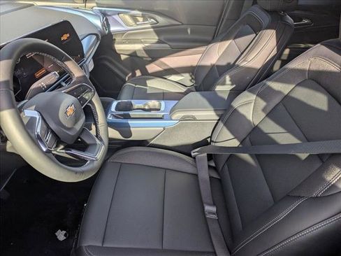 New 2026 Chevrolet Equinox EV LT image 3