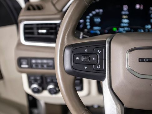 Used 2022 GMC Yukon Denali w/ Denali Premium Package AWD/4WD image 42