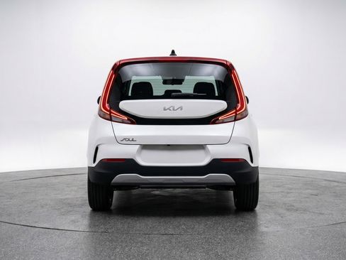 Used 2025 Kia Soul LX w/ LX Technology Package image 7