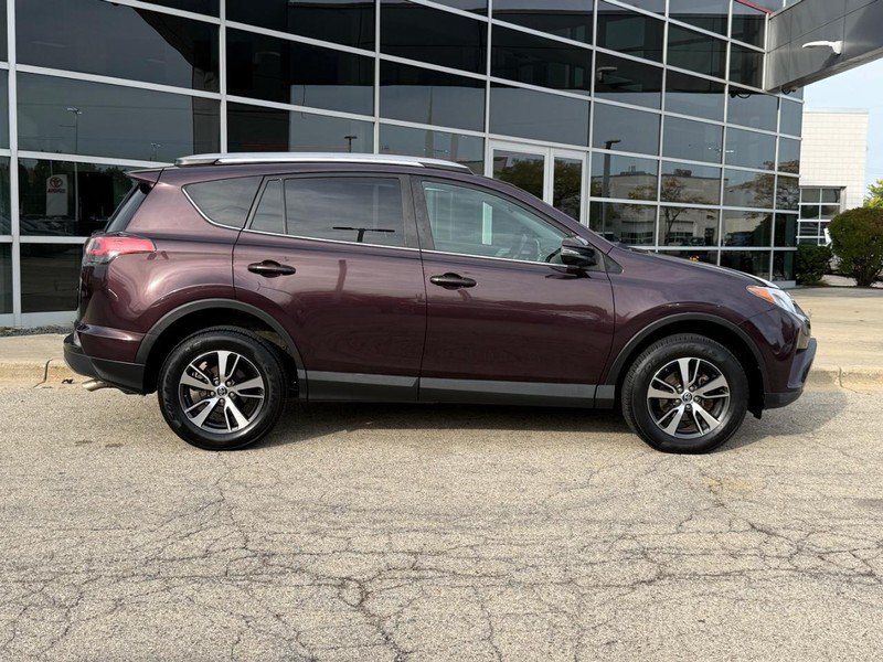 Used 2018 Toyota RAV4 XLE AWD/4WD image 2
