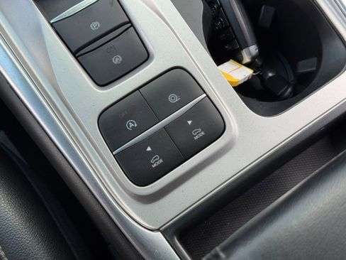 Used 2020 Ford Explorer XLT w/ Equipment Group 202A image 31