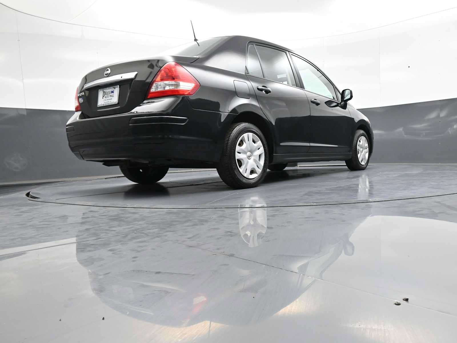 Used 2011 Nissan Versa 1.8 S FWD image 28