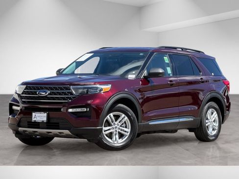 Used 2022 Ford Explorer XLT w/ Equipment Group 202A RWD image 2
