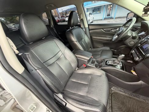 Used 2018 Nissan Rogue SL FWD image 18