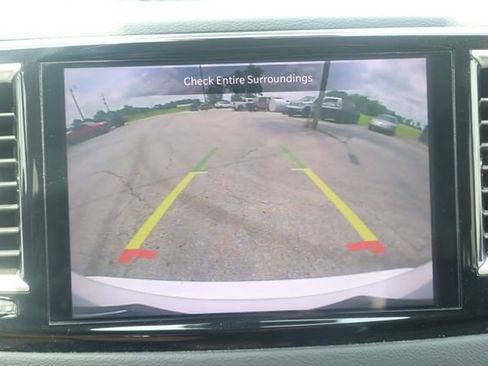 Used 2023 Chrysler Pacifica Touring-L FWD image 22