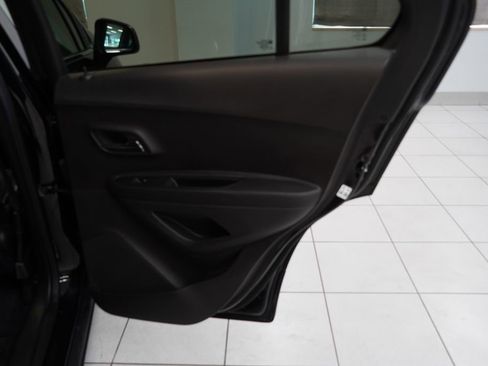 Used 2018 Chevrolet Trax LT w/ LT Convenience Package FWD image 21