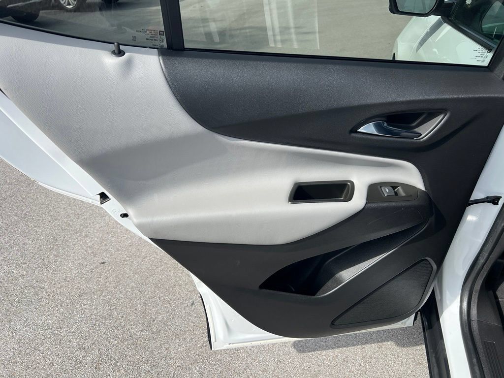 Used 2022 Chevrolet Equinox LS w/ LS Convenience Package FWD image 18