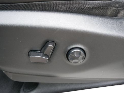 Used 2023 Chrysler Pacifica Limited FWD image 15