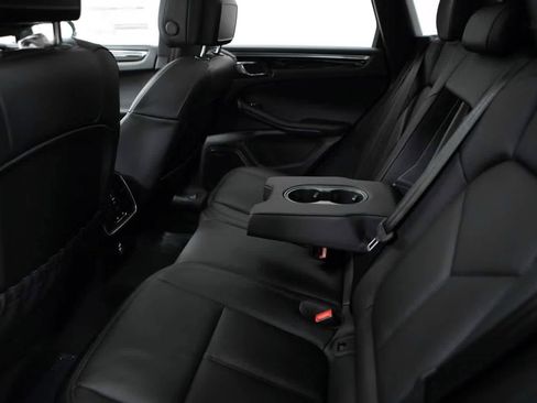 Certified 2026 Porsche Macan AWD/4WD image 35