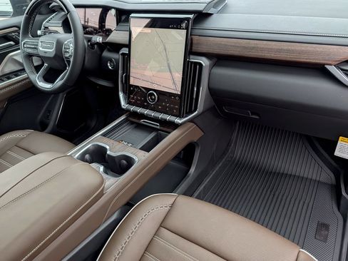 New 2026 GMC Acadia Denali Ultimate w/ LPO, Floor Liner Package AWD/4WD image 34