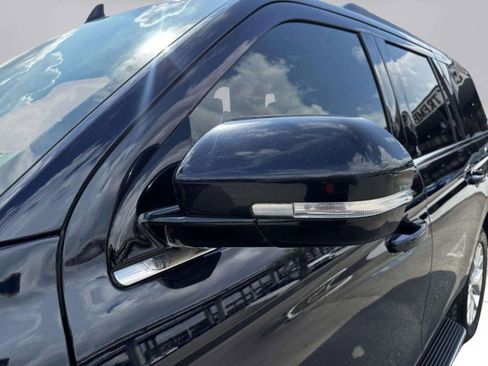 Used 2021 Ford Expedition XLT image 13