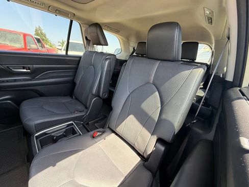 Used 2024 Toyota Grand Highlander AWD image 5