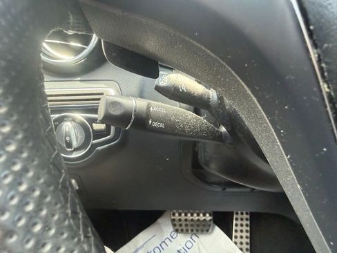 Used 2019 Mercedes-Benz GLC 300 4MATIC image 18