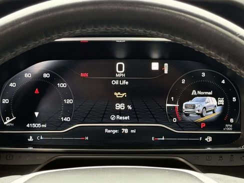 Used 2023 GMC Yukon XL SLT image 24