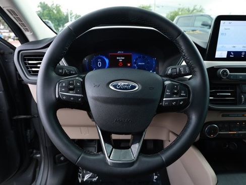 Used 2022 Ford Escape SEL w/ Technology Package FWD image 11
