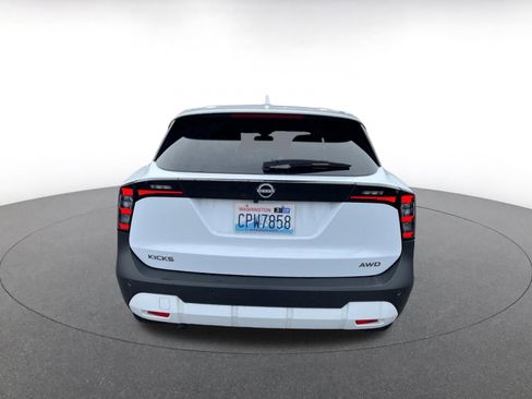 Used 2025 Nissan Kicks SV image 6