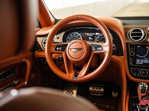 Used 2017 Bentley Bentayga image 11