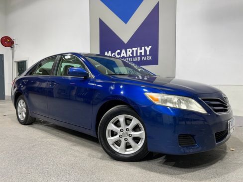 Used 2011 Toyota Camry LE image 2
