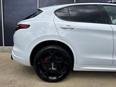 Used 2023 Alfa Romeo Stelvio Veloce AWD/4WD image 5
